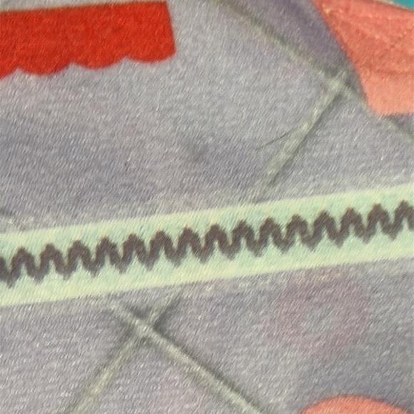 PRE OWNED LOT OF FISHER PRICE LITTLE PEOPLE CUDDLE AND PLAY SET AND WORKING CAR - Picture 14 of 15